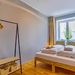 4-Room Luxury Apartment - Close To Central Station, Free Parking, Kitchen