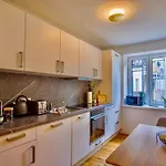 4-Room Luxury Apartment - Close To Central Station, Free Parking, Kitchen
