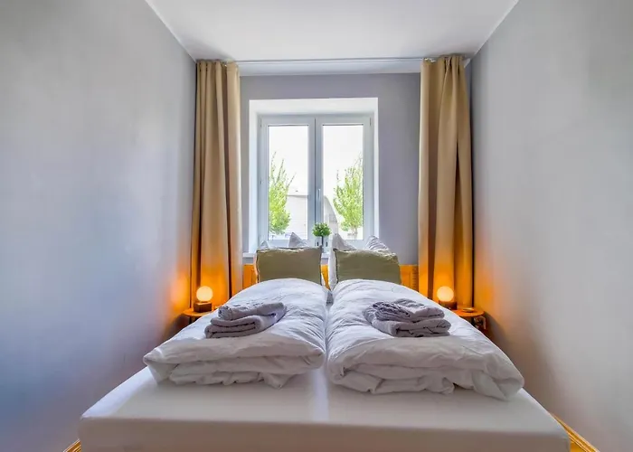 4-Room Luxury Apartment - Close To Central Station, Free Parking, Kitchen