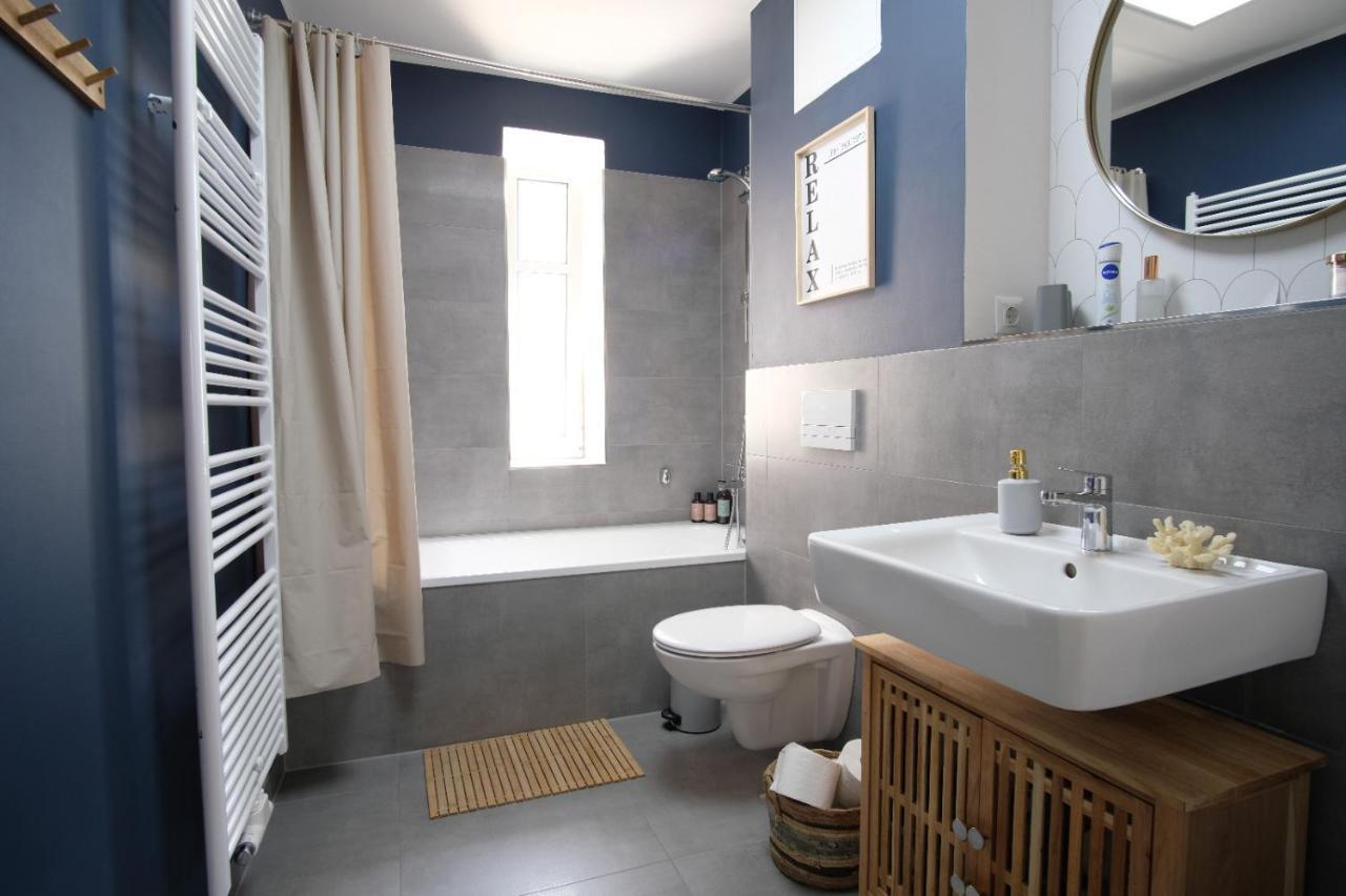 Apartment 4-room Luxury - Close To Station, Free Parking, Kitchen