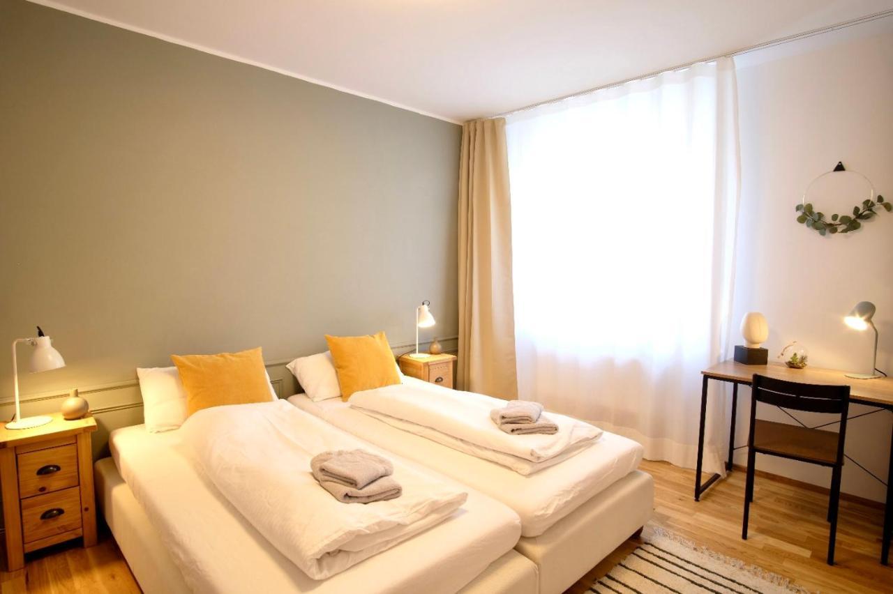 Apartment 4-room Luxury - Close To Station, Free Parking, Kitchen