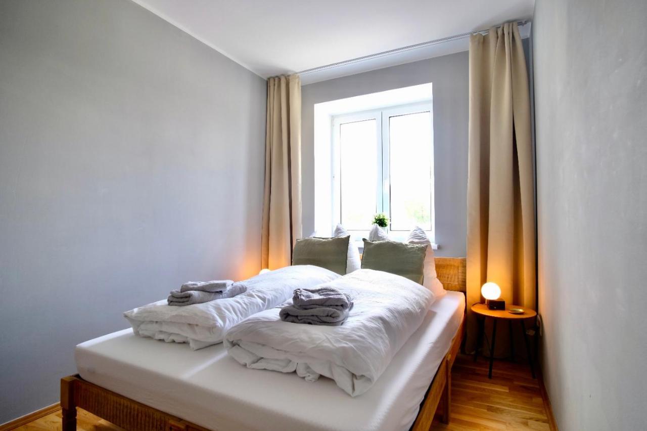 4-room Luxury - Close To Station, Free Parking, Kitchen *