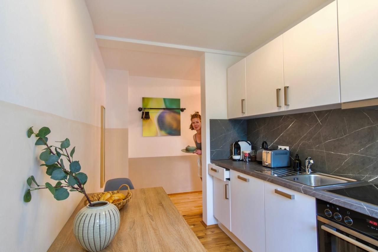 4-room Luxury - Close To Station, Free Parking, Kitchen Apartment